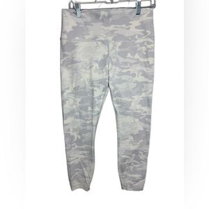 Lululemon Women's Size 12 High Rise White Camo Jacquard Leggings